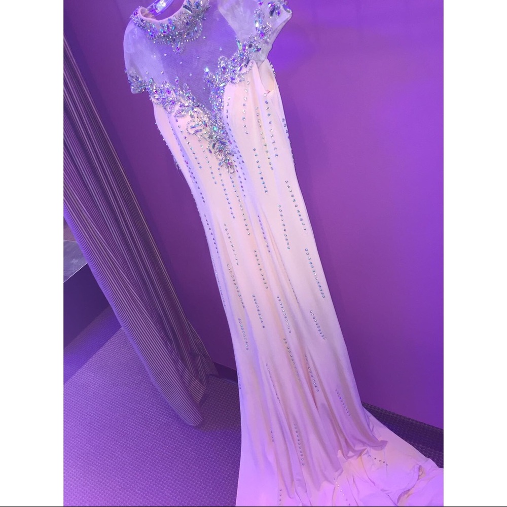 Prom dress - Picture 3 of 5